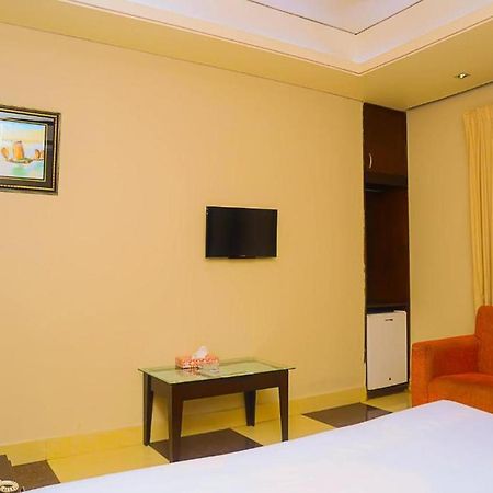 Hotel Royal Living Hotel&Suites Chittagong Buitenkant foto