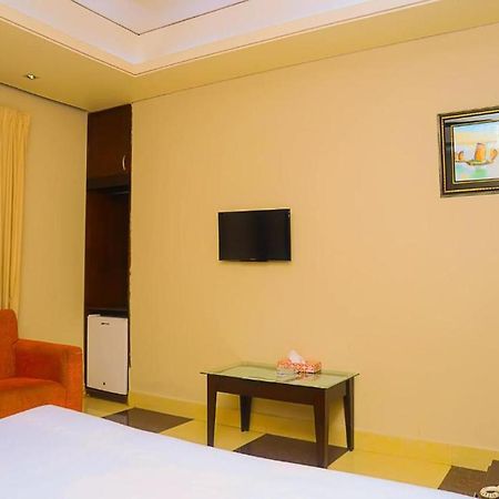 Hotel Royal Living Hotel&Suites Chittagong Buitenkant foto