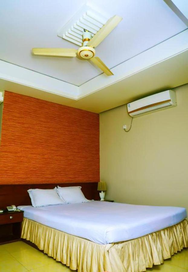 Hotel Royal Living Hotel&Suites Chittagong Buitenkant foto