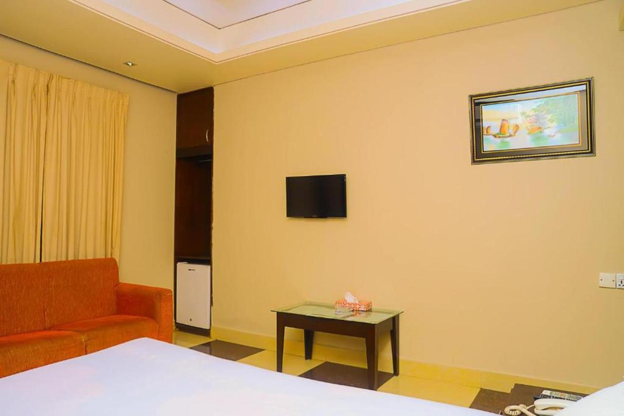 Hotel Royal Living Hotel&Suites Chittagong Buitenkant foto