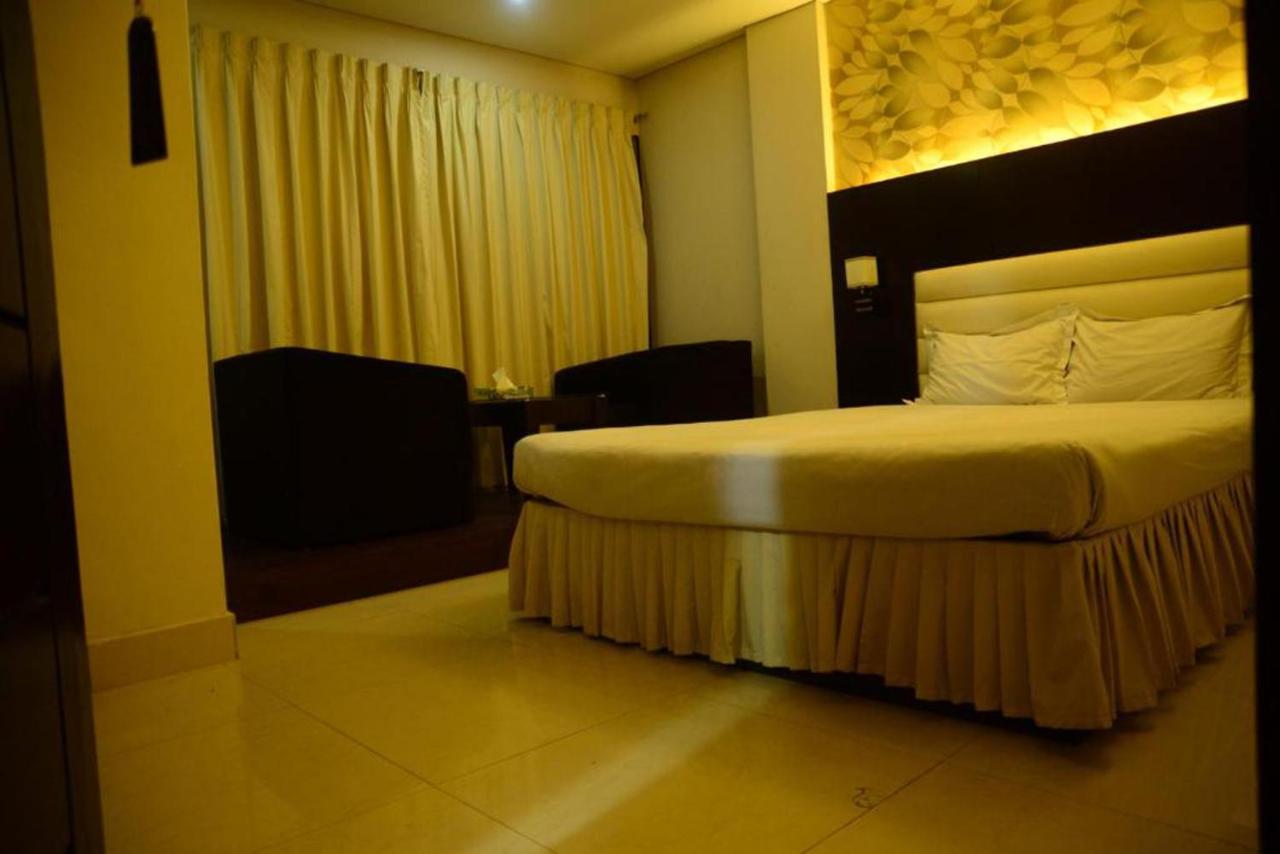 Hotel Royal Living Hotel&Suites Chittagong Buitenkant foto